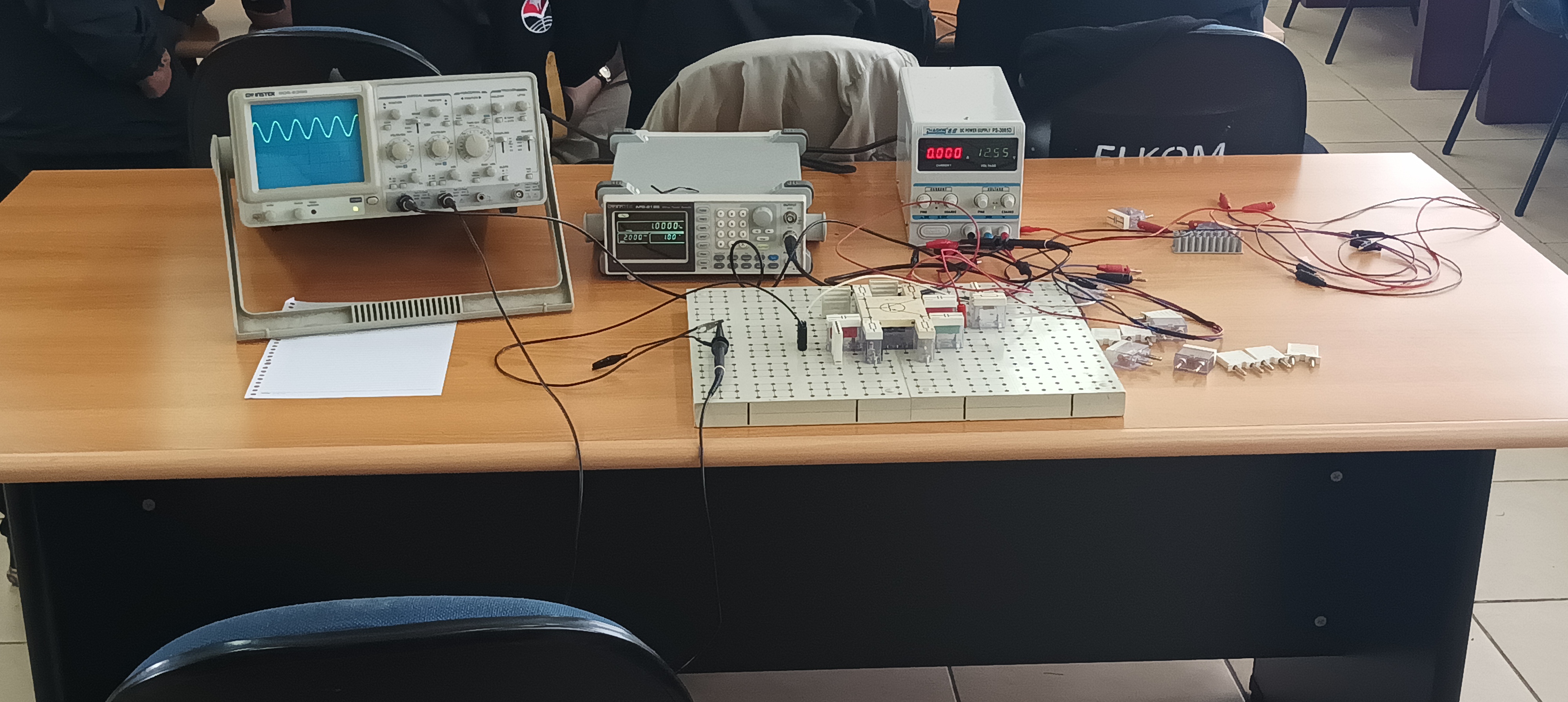 Laboratorium Elektronika Analog dan Digital